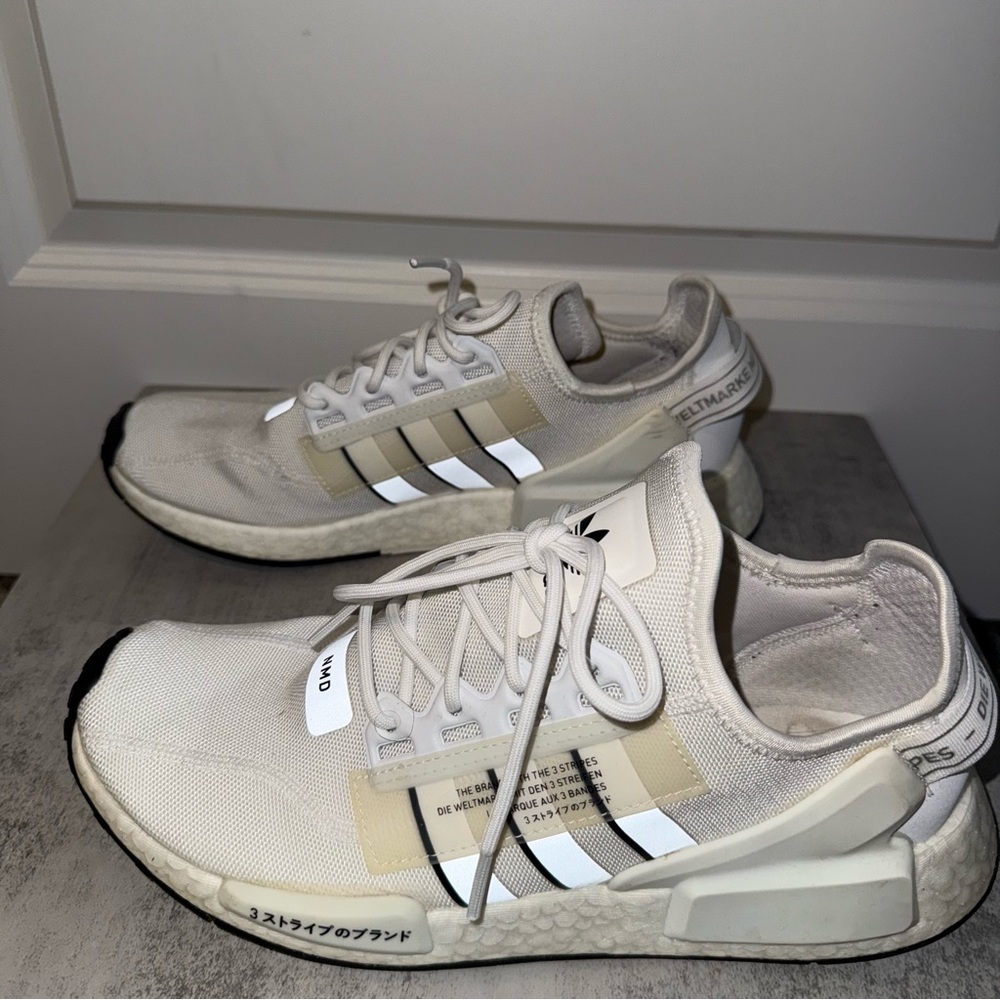 Adidas NMD R1 V2 Men Size 9 - Picture 4 of 7